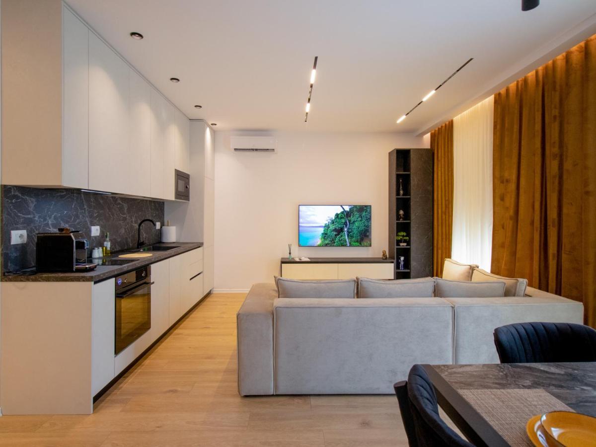 Luxury Rooftop 23 Bed & Breakfast Tiranë Ngoại thất bức ảnh