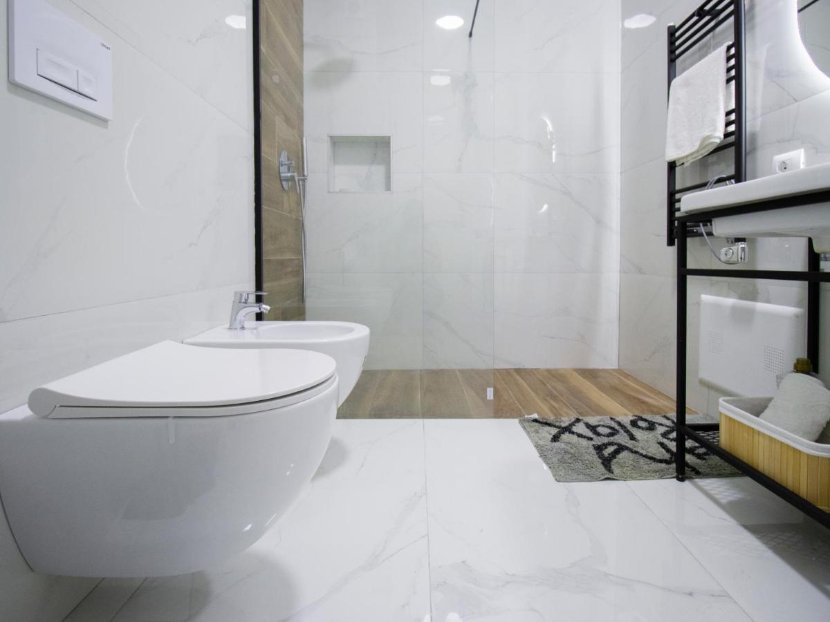 Luxury Rooftop 23 Bed & Breakfast Tiranë Ngoại thất bức ảnh