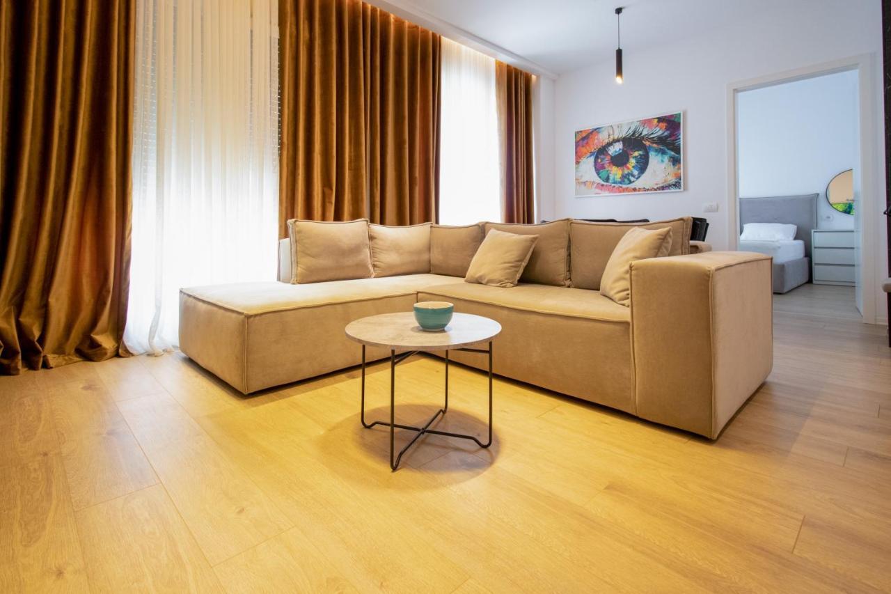 Luxury Rooftop 23 Bed & Breakfast Tiranë Ngoại thất bức ảnh